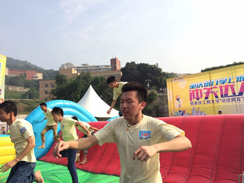 学院队员们奔跑中~